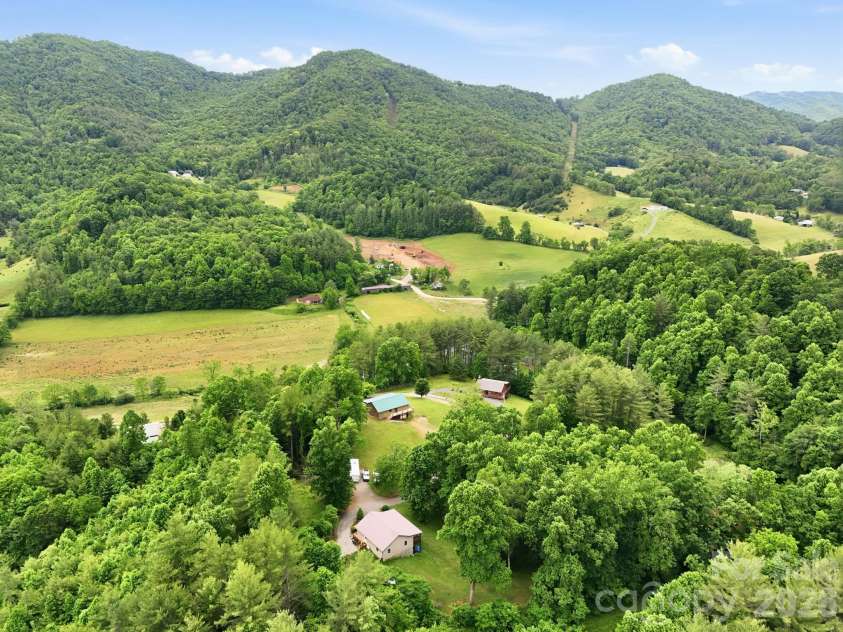 168 Barefoot Cove, Burnsville, NC 28714.  MLS# CAR4387898, YatesRealty ID 28194. 