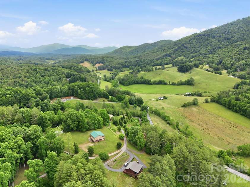 168 Barefoot Cove, Burnsville, NC 28714.  MLS# CAR4387898, YatesRealty ID 28194. 