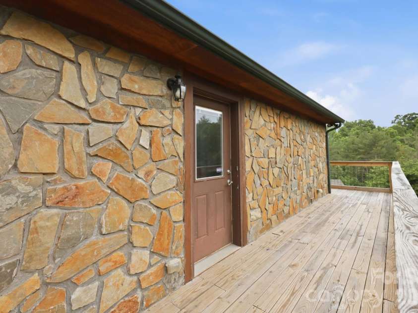 168 Barefoot Cove, Burnsville, NC 28714.  MLS# CAR4387898, YatesRealty ID 28194. 