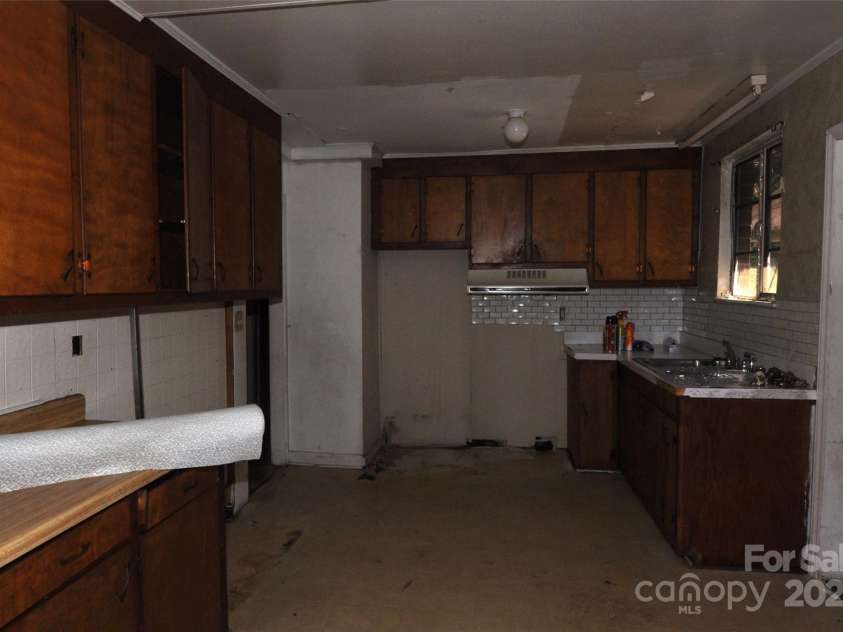 122 Ella Street, Chester, SC 29706.  MLS# CAR4284795, YatesRealty ID 28195. 