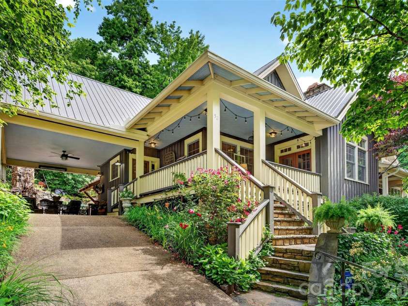 52 Cheshire Drive, Black Mountain, NC 28711.  MLS# CAR4387105, YatesRealty ID 28195. 