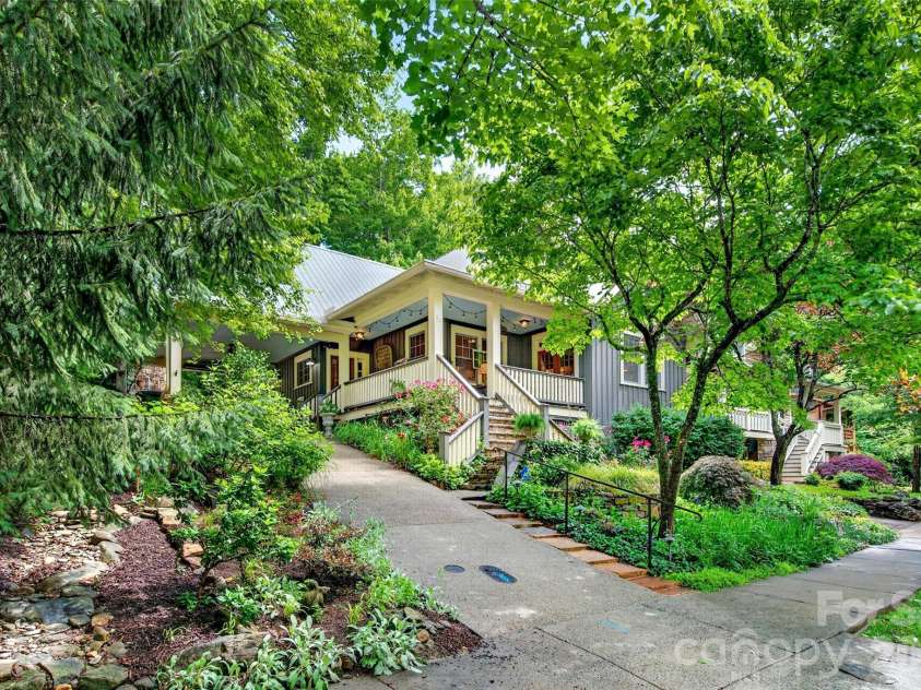 52 Cheshire Drive, Black Mountain, NC 28711.  MLS# CAR4387105, YatesRealty ID 28195. 