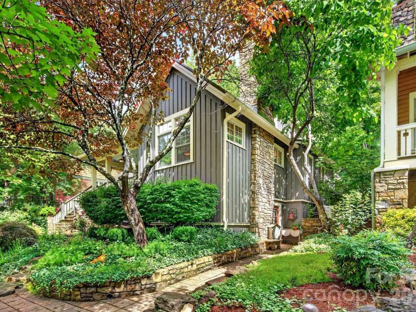 52 Cheshire Drive, Black Mountain, NC 28711.  MLS# CAR4387105, YatesRealty ID 28195. 