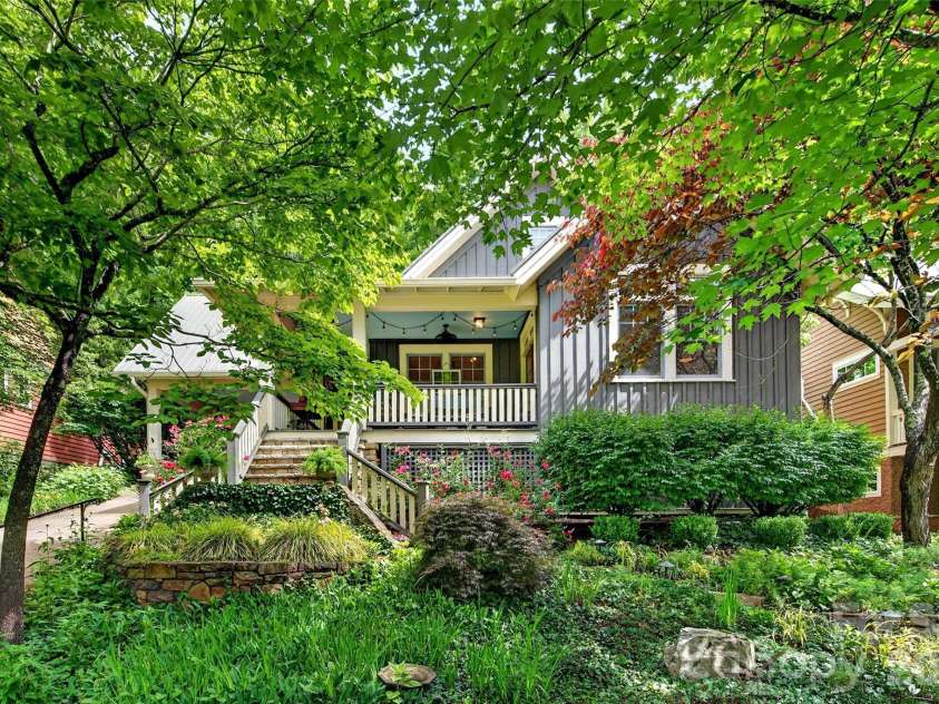 52 Cheshire Drive, Black Mountain, NC 28711.  MLS# CAR4387105, YatesRealty ID 28195. 