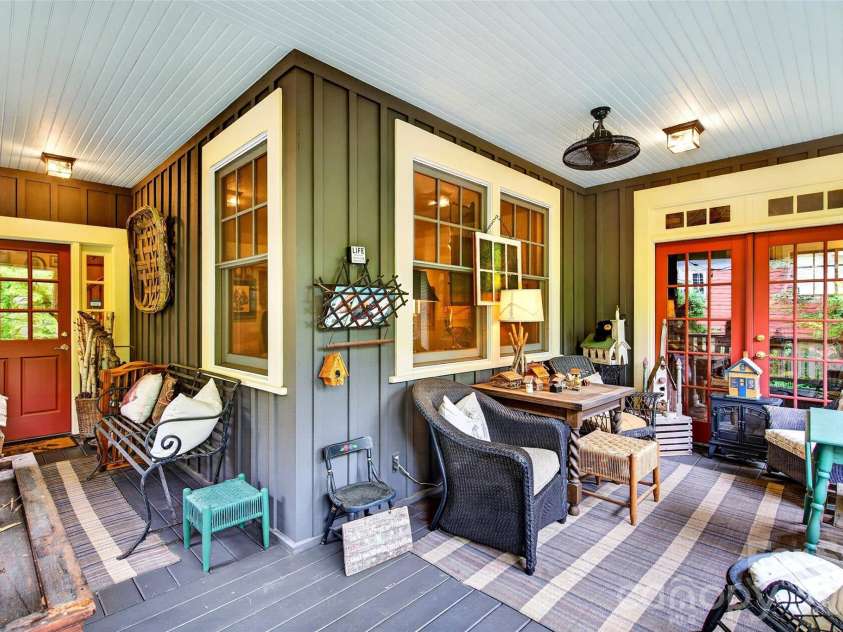 52 Cheshire Drive, Black Mountain, NC 28711.  MLS# CAR4387105, YatesRealty ID 28195. 