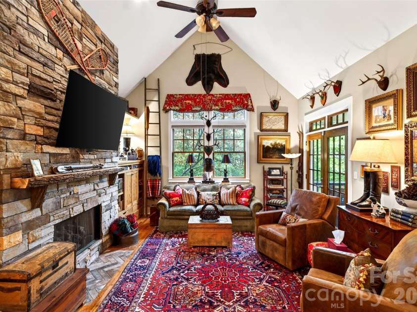 52 Cheshire Drive, Black Mountain, NC 28711.  MLS# CAR4387105, YatesRealty ID 28195. 