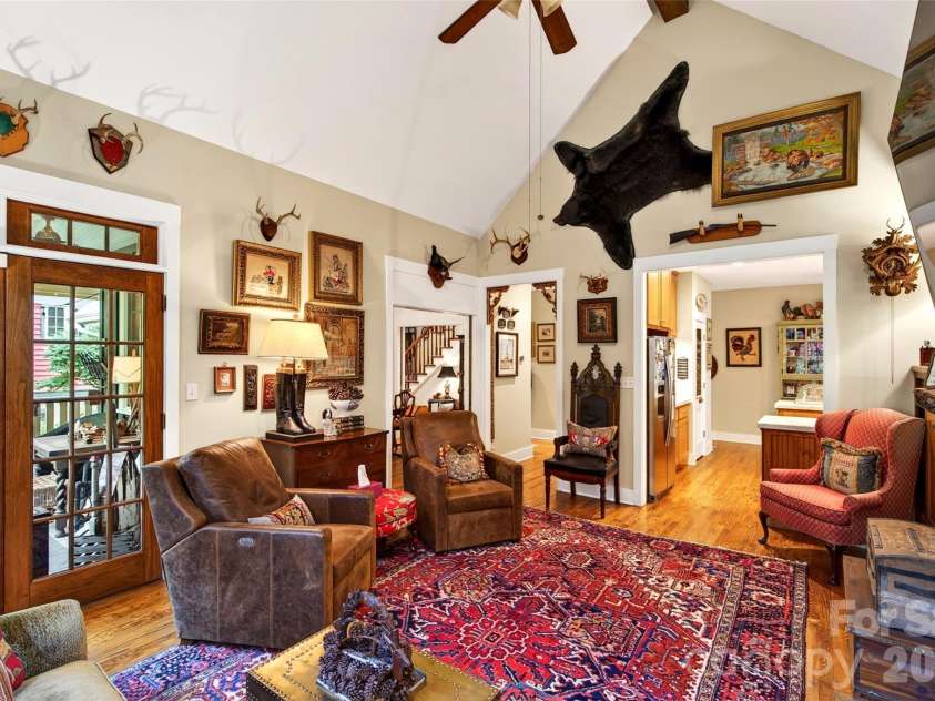 52 Cheshire Drive, Black Mountain, NC 28711.  MLS# CAR4387105, YatesRealty ID 28195. 
