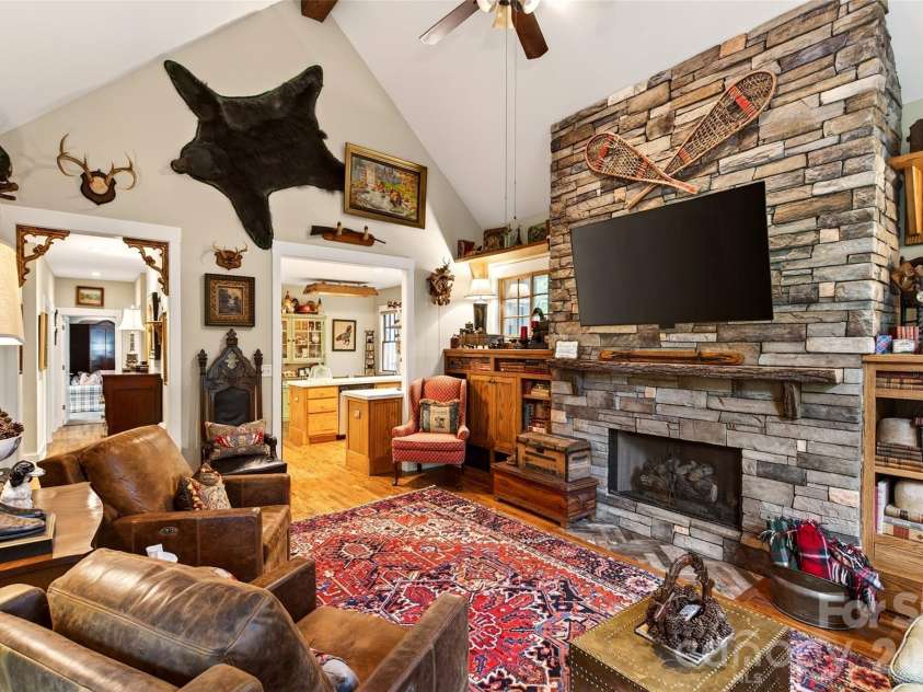 52 Cheshire Drive, Black Mountain, NC 28711.  MLS# CAR4387105, YatesRealty ID 28195. 
