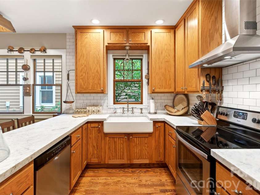52 Cheshire Drive, Black Mountain, NC 28711.  MLS# CAR4387105, YatesRealty ID 28195. 