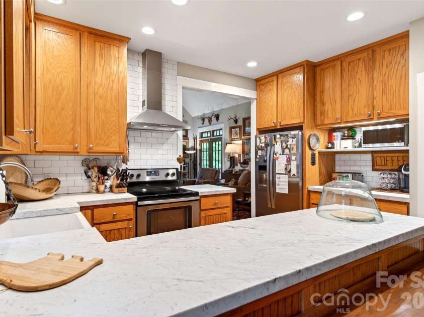52 Cheshire Drive, Black Mountain, NC 28711.  MLS# CAR4387105, YatesRealty ID 28195. 