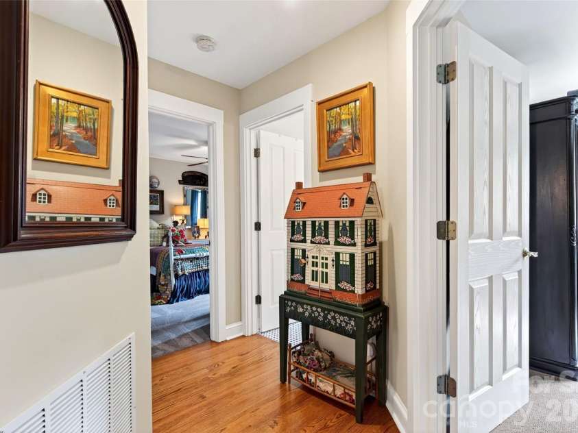 52 Cheshire Drive, Black Mountain, NC 28711.  MLS# CAR4387105, YatesRealty ID 28195. 