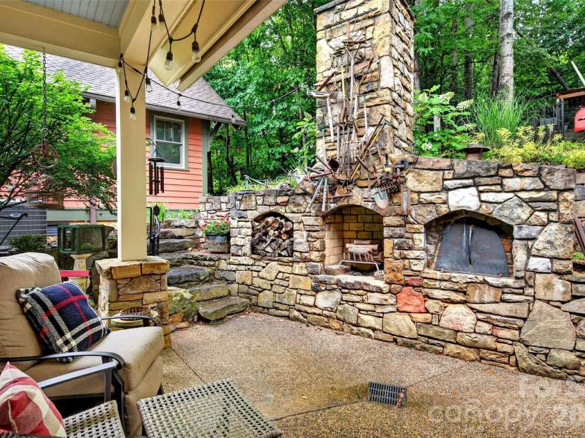 52 Cheshire Drive, Black Mountain, NC 28711.  MLS# CAR4387105, YatesRealty ID 28195. 