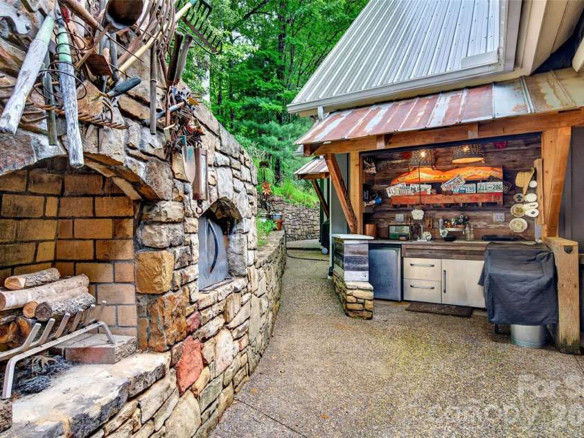52 Cheshire Drive, Black Mountain, NC 28711.  MLS# CAR4387105, YatesRealty ID 28195. 
