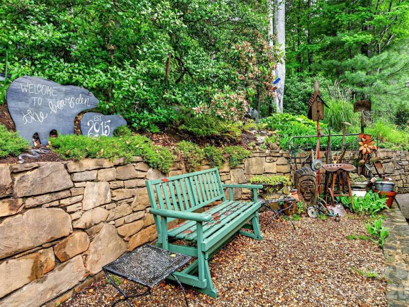 52 Cheshire Drive, Black Mountain, NC 28711.  MLS# CAR4387105, YatesRealty ID 28195. 