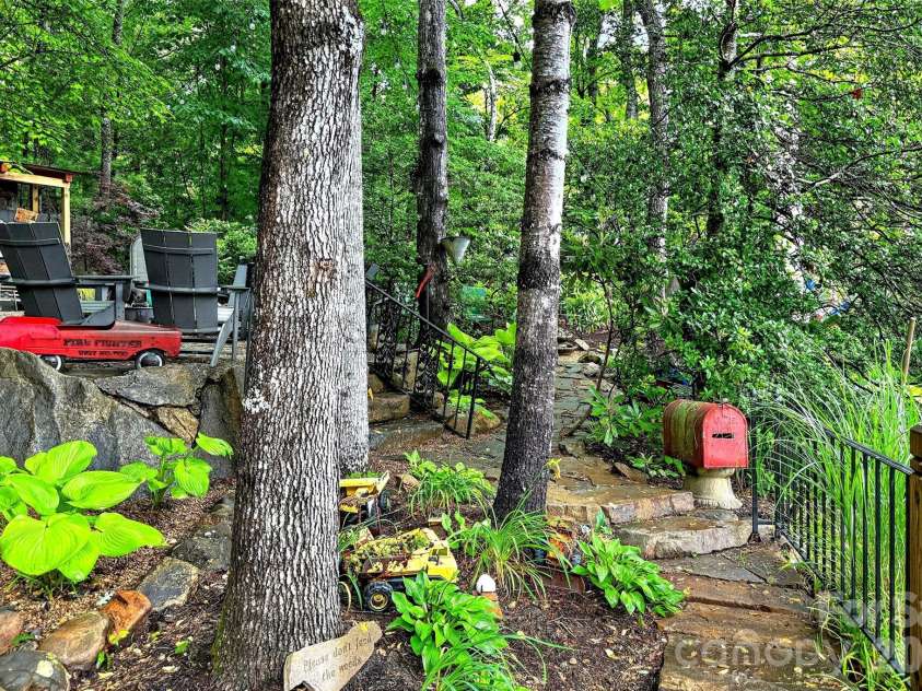 52 Cheshire Drive, Black Mountain, NC 28711.  MLS# CAR4387105, YatesRealty ID 28195. 