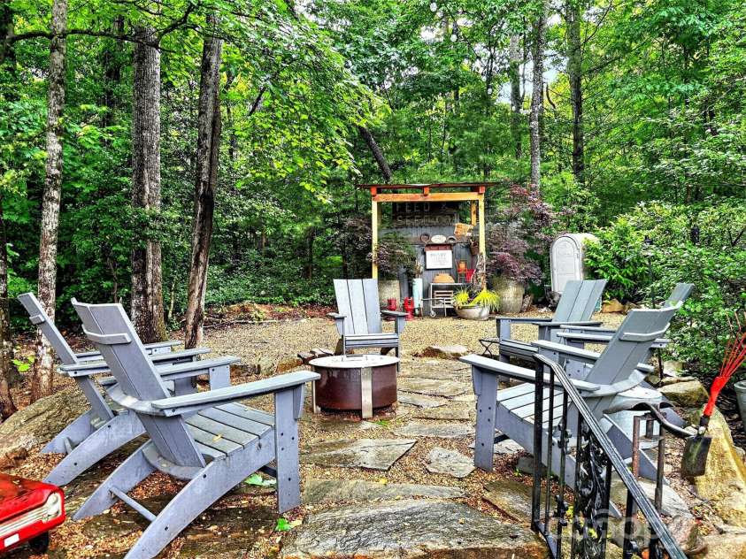 52 Cheshire Drive, Black Mountain, NC 28711.  MLS# CAR4387105, YatesRealty ID 28195. 