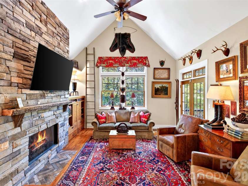 52 Cheshire Drive, Black Mountain, NC 28711.  MLS# CAR4387105, YatesRealty ID 28195. 