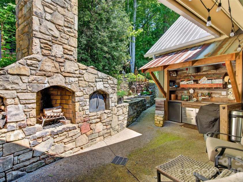 52 Cheshire Drive, Black Mountain, NC 28711.  MLS# CAR4387105, YatesRealty ID 28195. 