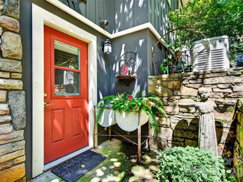 52 Cheshire Drive, Black Mountain, NC 28711.  MLS# CAR4387105, YatesRealty ID 28195. 