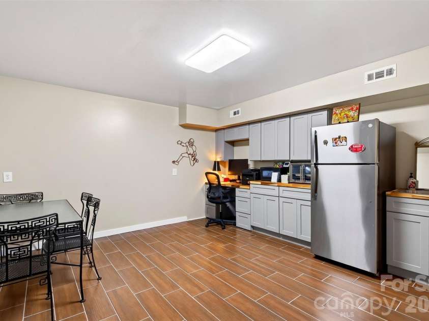 52 Cheshire Drive, Black Mountain, NC 28711.  MLS# CAR4387105, YatesRealty ID 28195. 