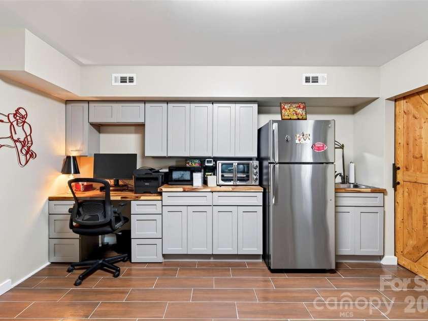 52 Cheshire Drive, Black Mountain, NC 28711.  MLS# CAR4387105, YatesRealty ID 28195. 