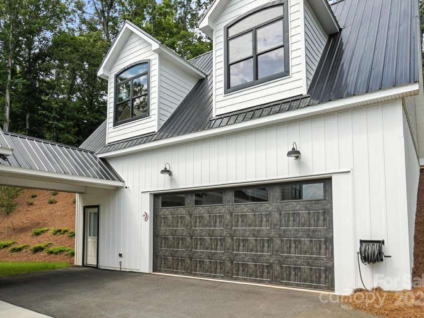 587 Carolina Drive, Troy, NC 27371.  MLS# CAR4279803, YatesRealty ID 28196. 