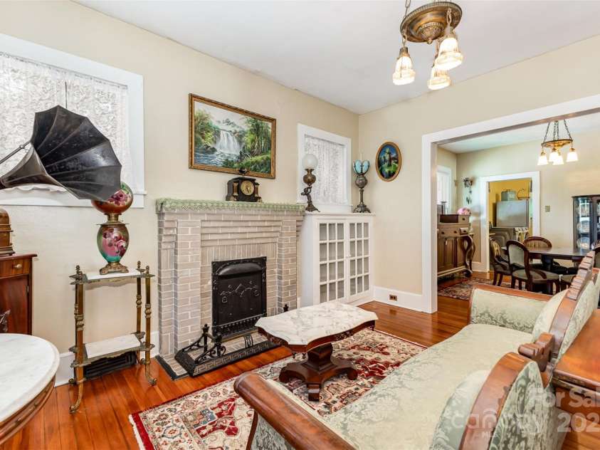 401 7th Street, Spencer, NC 28159.  MLS# CAR4282914, YatesRealty ID 28197. 