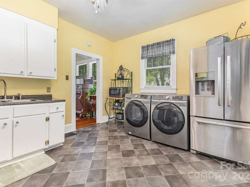 401 7th Street, Spencer, NC 28159.  MLS# CAR4282914, YatesRealty ID 28197. 