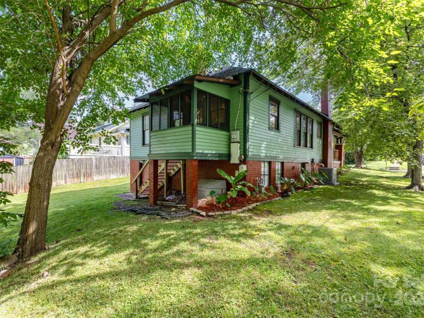 401 7th Street, Spencer, NC 28159.  MLS# CAR4282914, YatesRealty ID 28197. 