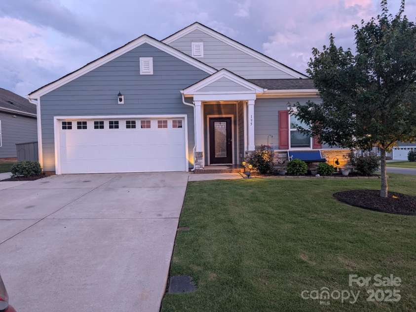 195 Willow Valley Drive, Mooresville, NC 28115.  MLS# CAR4270373, YatesRealty ID 28198. 