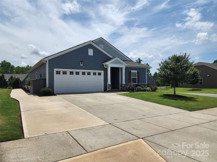 195 Willow Valley Drive, Mooresville, NC 28115.  MLS# CAR4270373, YatesRealty ID 28198. 