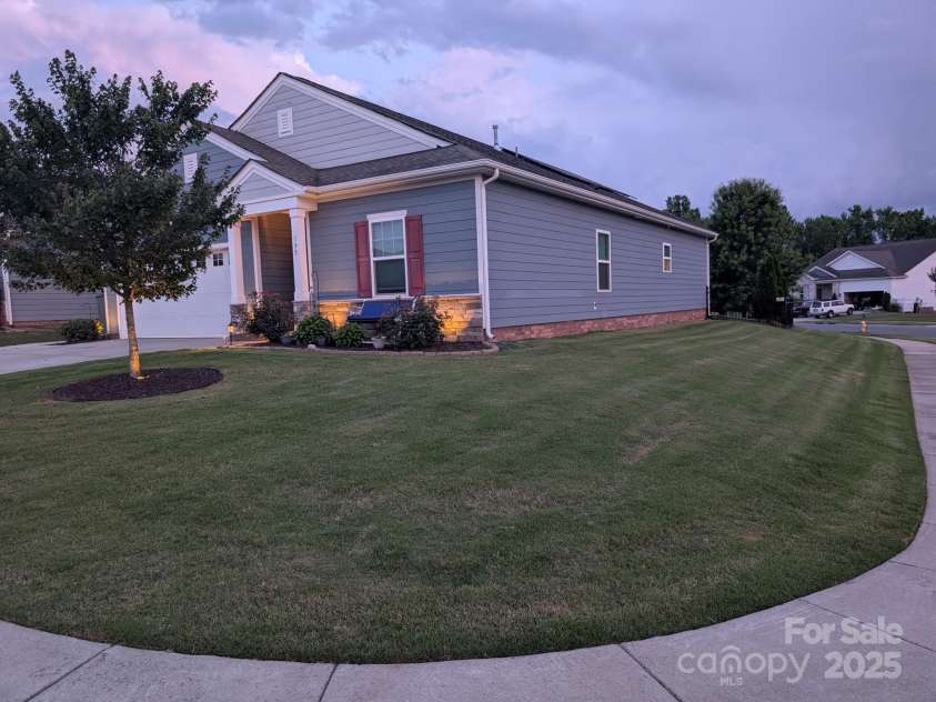 195 Willow Valley Drive, Mooresville, NC 28115.  MLS# CAR4270373, YatesRealty ID 28198. 