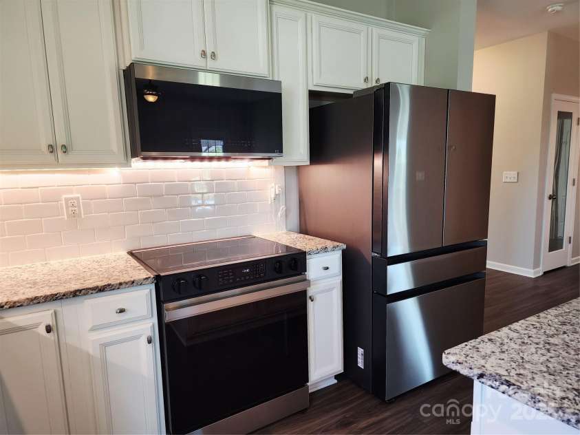 195 Willow Valley Drive, Mooresville, NC 28115.  MLS# CAR4270373, YatesRealty ID 28198. 