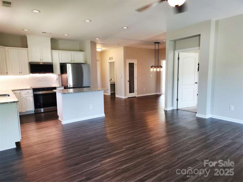 195 Willow Valley Drive, Mooresville, NC 28115.  MLS# CAR4270373, YatesRealty ID 28198. 