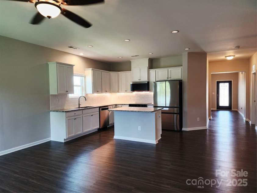 195 Willow Valley Drive, Mooresville, NC 28115.  MLS# CAR4270373, YatesRealty ID 28198. 