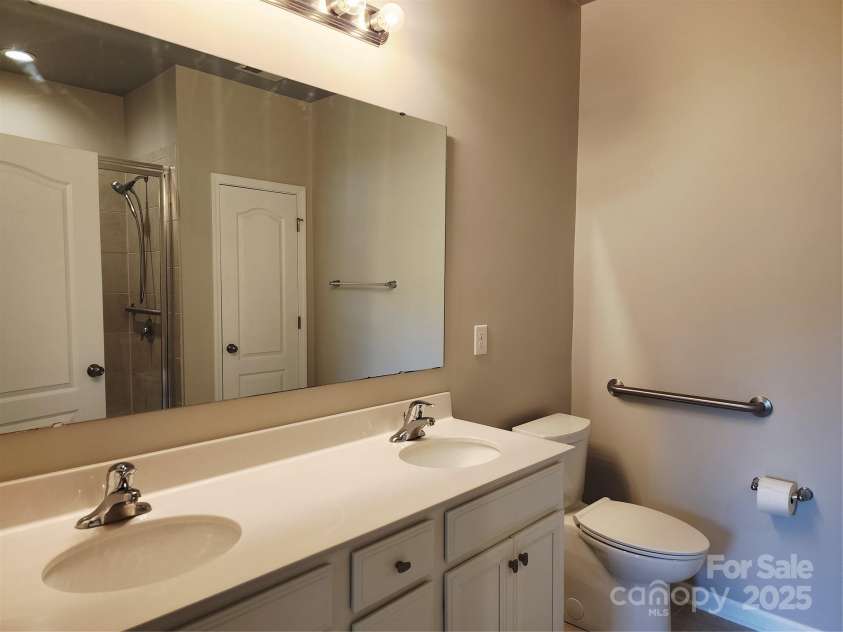 195 Willow Valley Drive, Mooresville, NC 28115.  MLS# CAR4270373, YatesRealty ID 28198. 