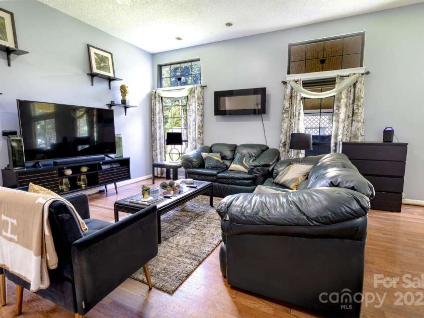 2936 WALSINGHAM Court, Matthews, NC 28105.  MLS# CAR4265911, YatesRealty ID 28199. 