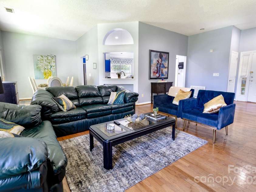2936 WALSINGHAM Court, Matthews, NC 28105.  MLS# CAR4265911, YatesRealty ID 28199. 