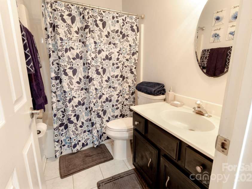 2936 WALSINGHAM Court, Matthews, NC 28105.  MLS# CAR4265911, YatesRealty ID 28199. 