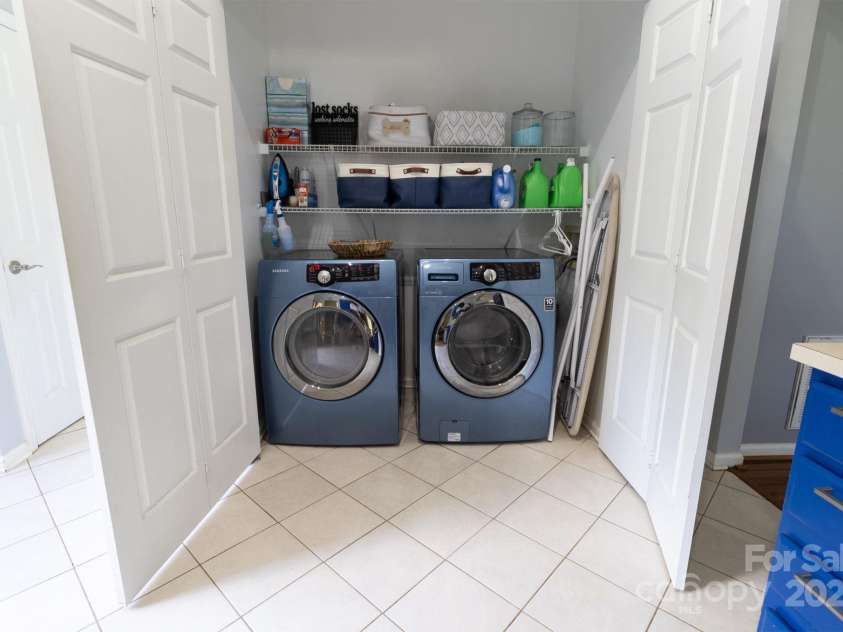 2936 WALSINGHAM Court, Matthews, NC 28105.  MLS# CAR4265911, YatesRealty ID 28199. 