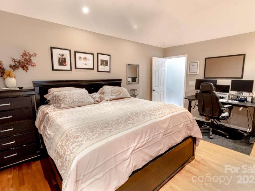 2936 WALSINGHAM Court, Matthews, NC 28105.  MLS# CAR4265911, YatesRealty ID 28199. 