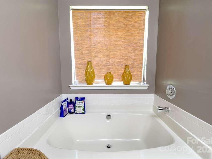2936 WALSINGHAM Court, Matthews, NC 28105.  MLS# CAR4265911, YatesRealty ID 28199. 