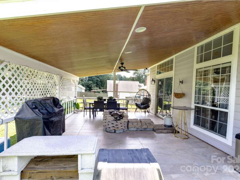 2936 WALSINGHAM Court, Matthews, NC 28105.  MLS# CAR4265911, YatesRealty ID 28199. 
