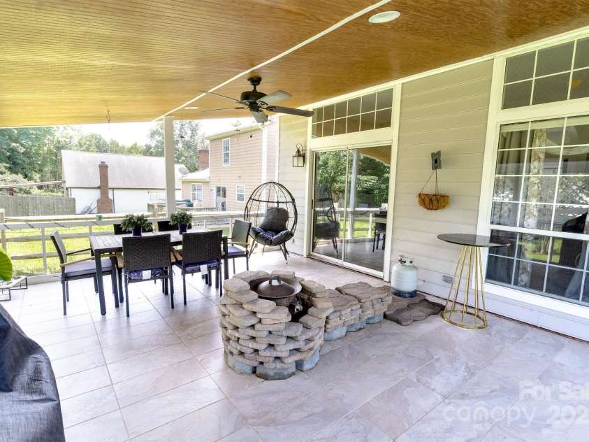 2936 WALSINGHAM Court, Matthews, NC 28105.  MLS# CAR4265911, YatesRealty ID 28199. 