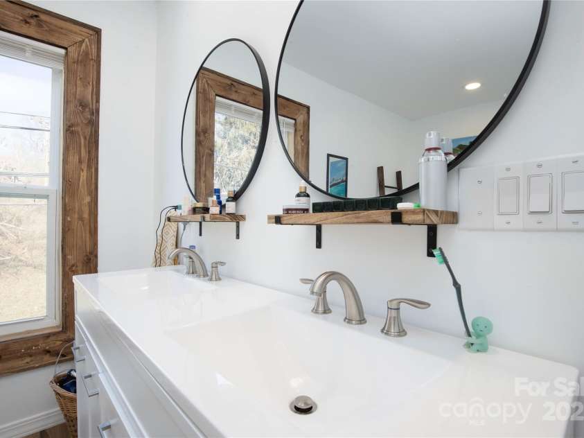 23 N 226 Highway, Bakersville, NC 28705.  MLS# CAR4318730, YatesRealty ID 282. 
