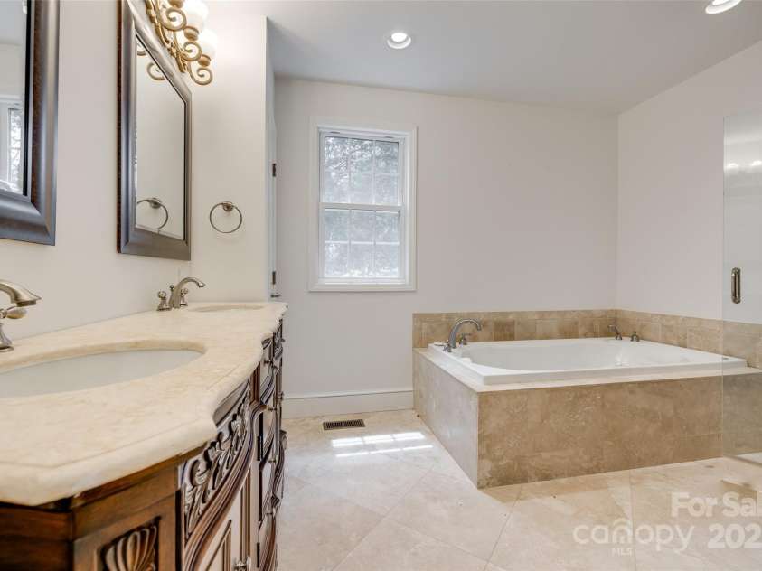 1225 Providence Road, Charlotte, NC 28207.  MLS# CAR4224745, YatesRealty ID 2820. 