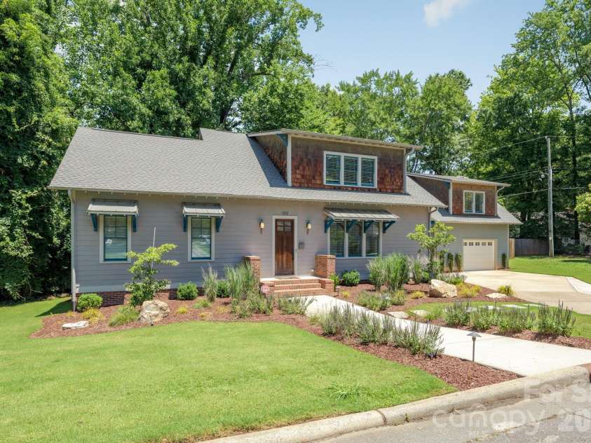 1301 Catawba Avenue, Charlotte, NC 28205.  MLS# CAR4389843, YatesRealty ID 28202. 