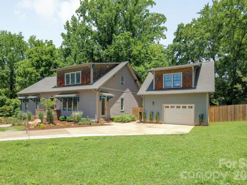 1301 Catawba Avenue, Charlotte, NC 28205.  MLS# CAR4389843, YatesRealty ID 28202. 