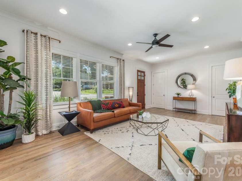1301 Catawba Avenue, Charlotte, NC 28205.  MLS# CAR4389843, YatesRealty ID 28202. 