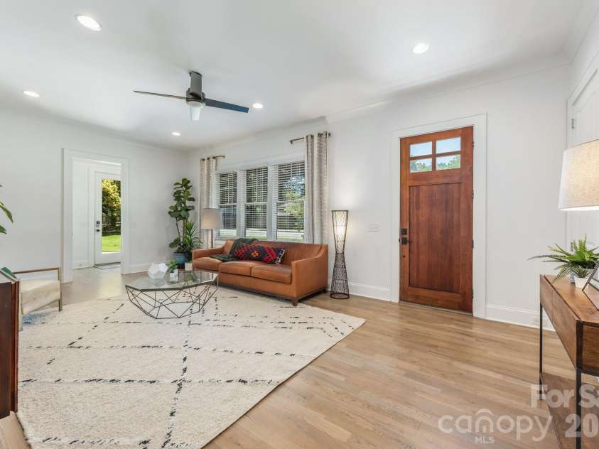1301 Catawba Avenue, Charlotte, NC 28205.  MLS# CAR4389843, YatesRealty ID 28202. 